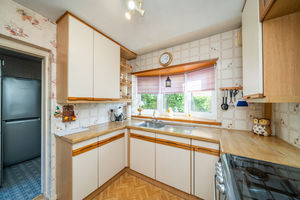 kitchen- click for photo gallery
